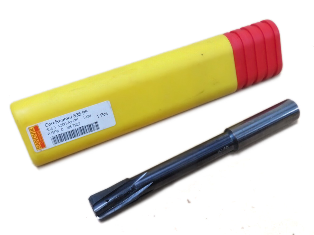 17mm钢件铸铁内冷螺旋槽通孔铰刀835